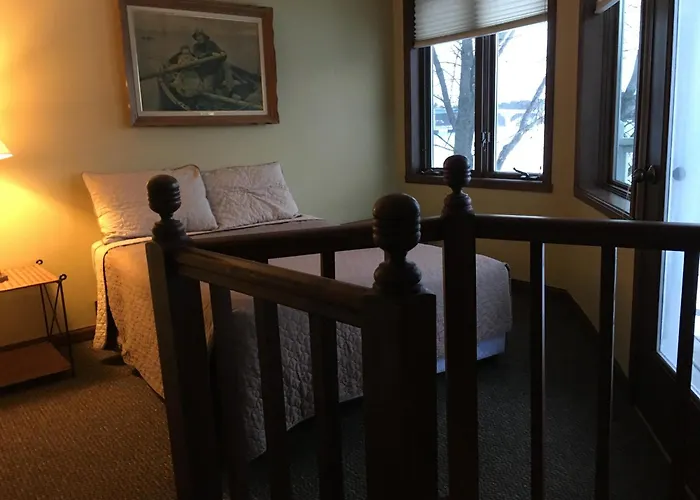 Snug Harbor Inn