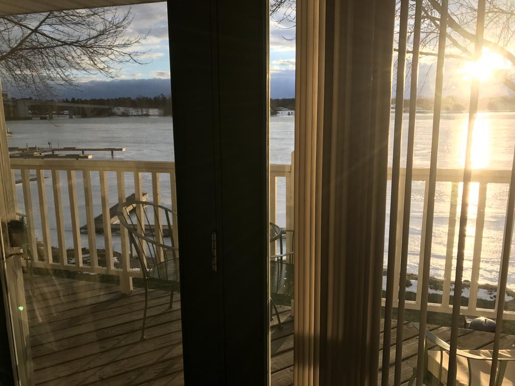 Snug Harbor Hotel Sturgeon Bay