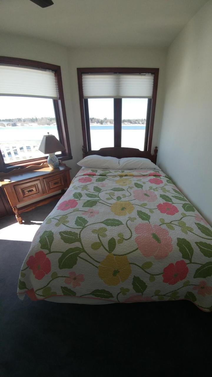 Hotel Snug Harbor