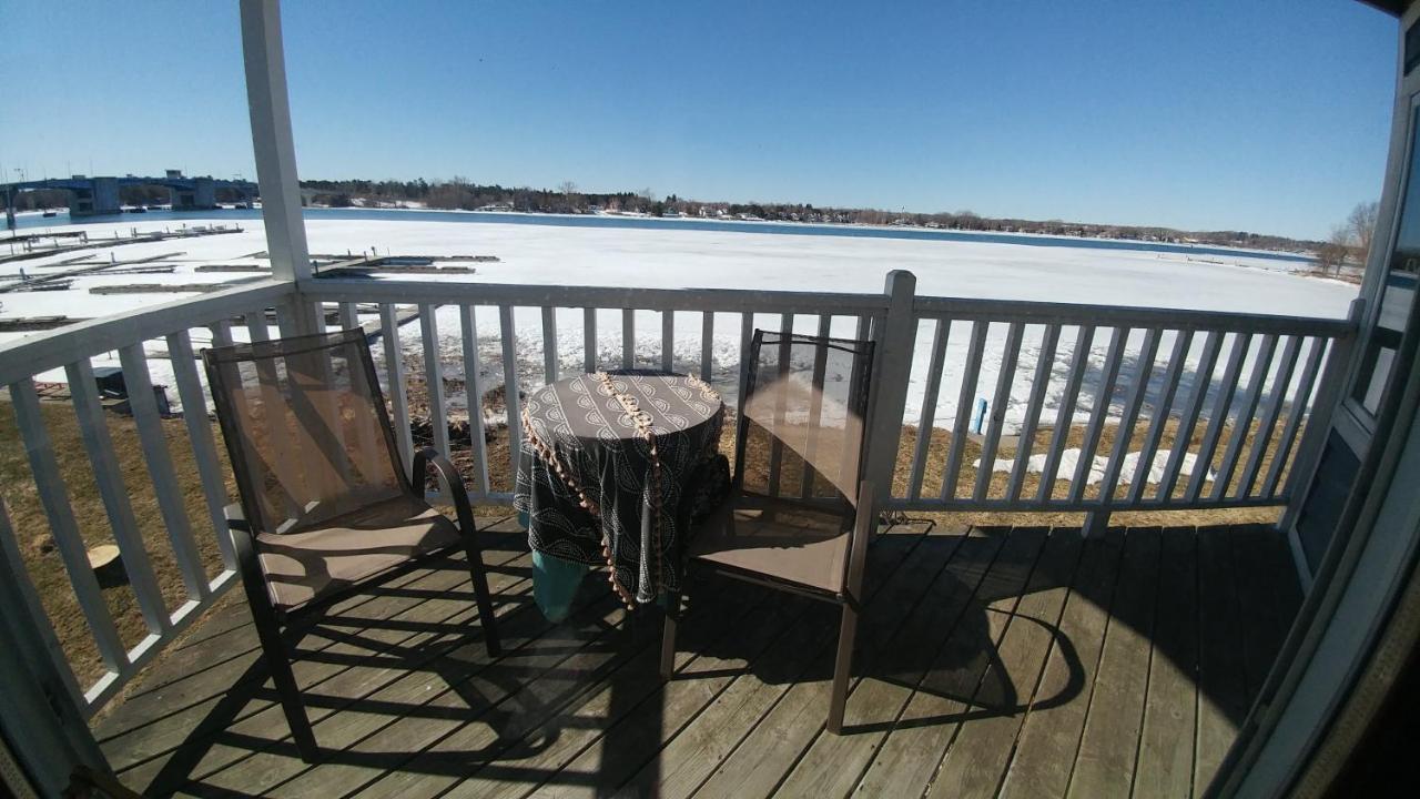 Snug Harbor Hotel Sturgeon Bay