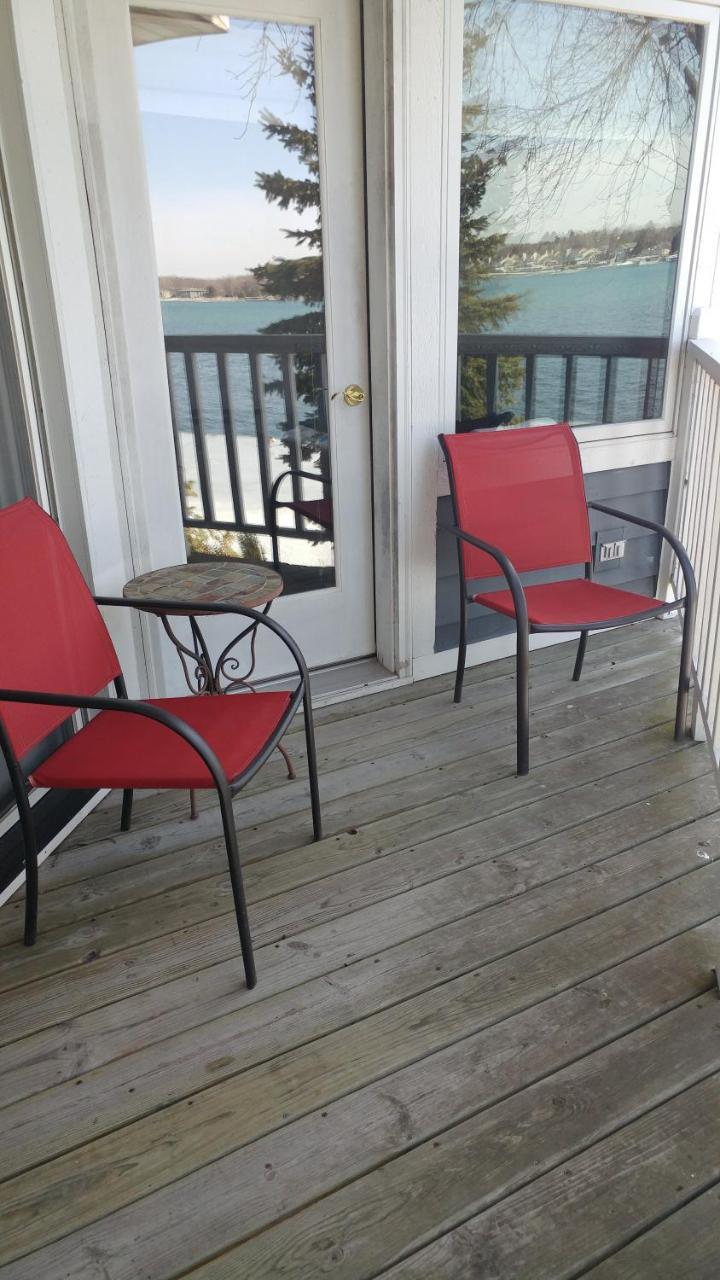 Snug Harbor Hotel