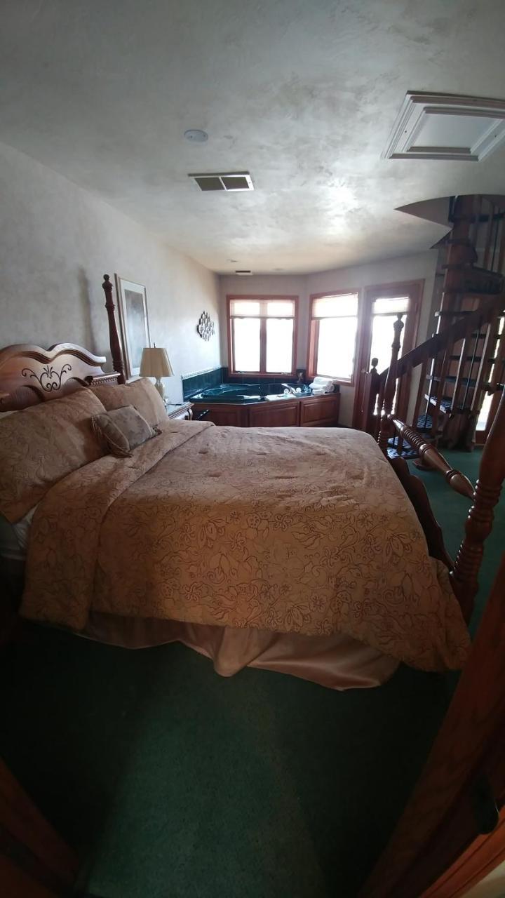 Snug Harbor Hotel