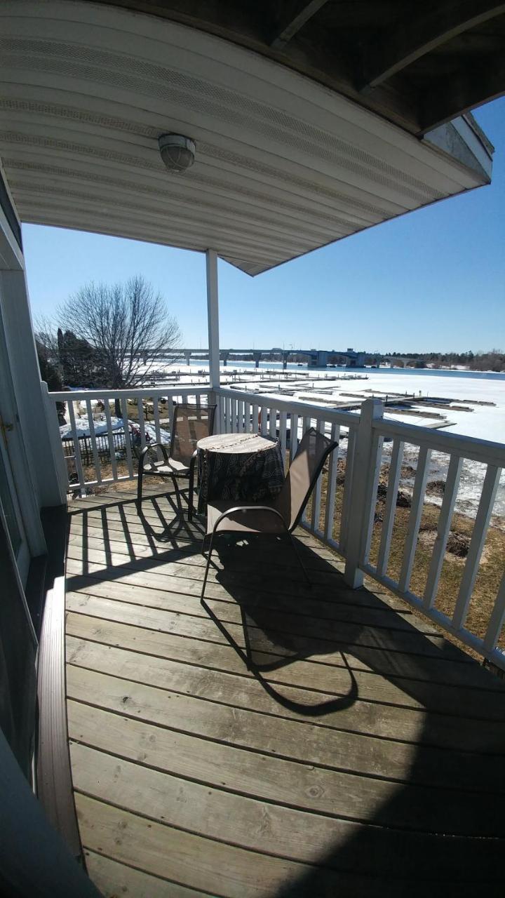 Snug Harbor Sturgeon Bay