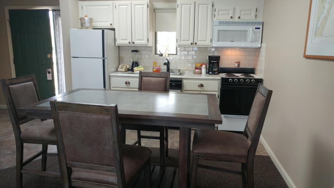 Snug Harbor 3*